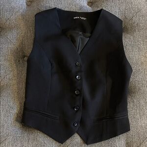 Cute button going out vest